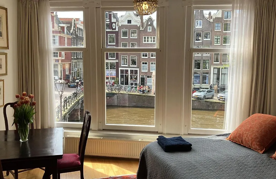Canal View B&B Amsterdam-1